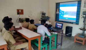 Des apprentis menuisiers au centre de formation Sharana